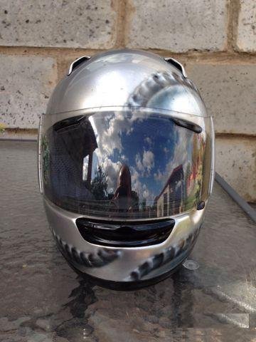 Шлем arai helmet + сумка-чехол, крепится на сидень