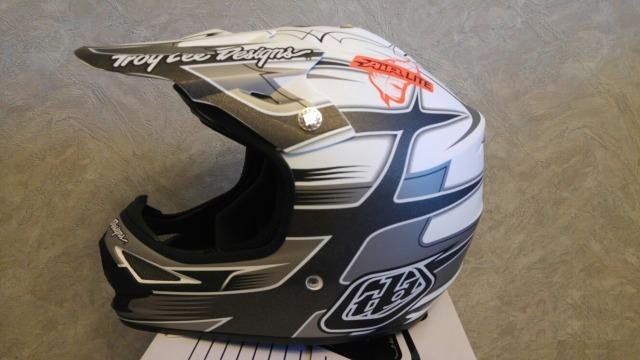 Шлем с очками новый XXL 62-63 см