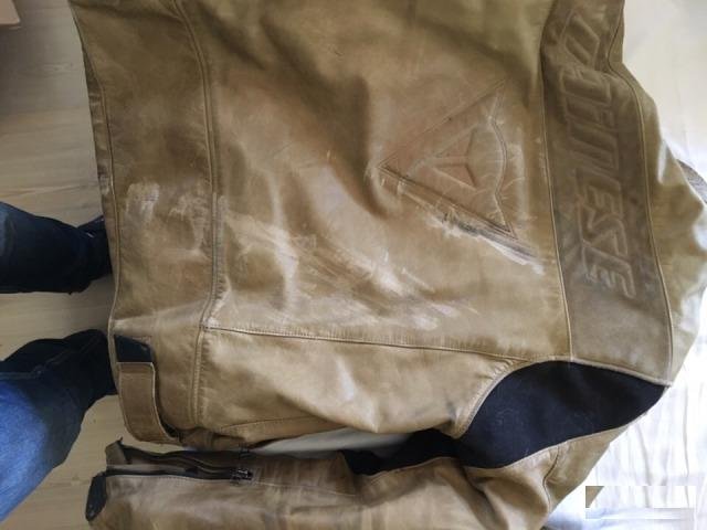 Курктка Dainese 54 (под ремонт)