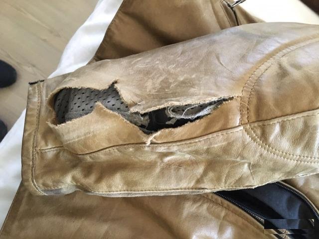 Курктка Dainese 54 (под ремонт)