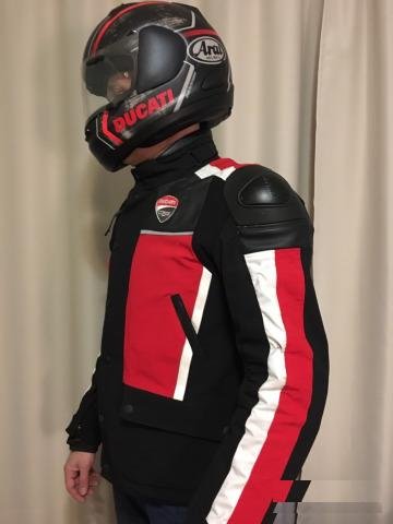 Продаю мужскую куртку Ducati Dainese corse
