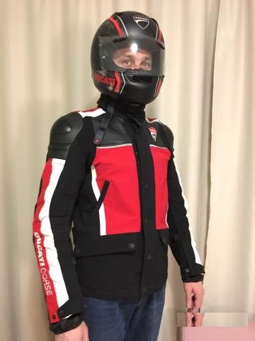 Продаю мужскую куртку Ducati Dainese corse