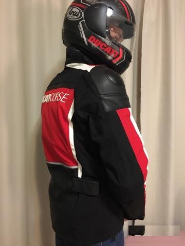 Продаю мужскую куртку Ducati Dainese corse