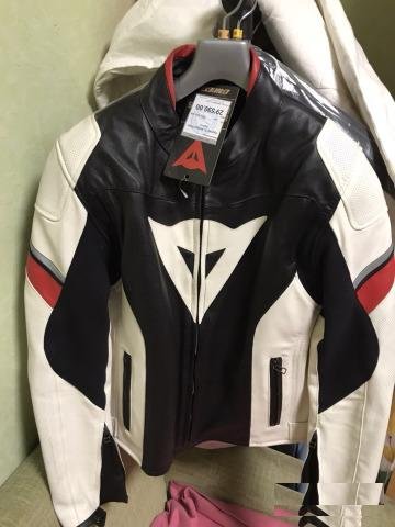 Новая кожаная мотокуртка Dainese