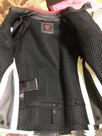 Новая кожаная мотокуртка Dainese