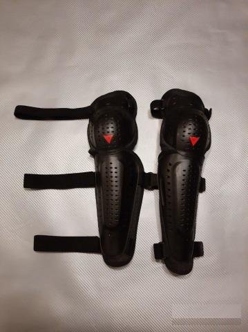 Наколенники Dainese knee
