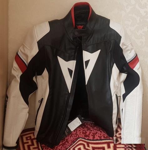 Мотокуртка кожаная новая dainese 48