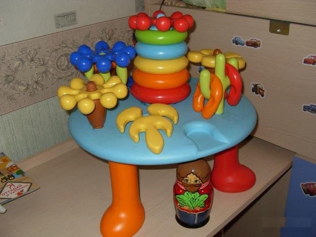 Машинки, столик игровой, мотоциклы