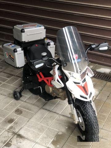Детский электромотоцикл Peg Perego Ducati Hypercro