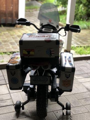 Детский электромотоцикл Peg Perego Ducati Hypercro