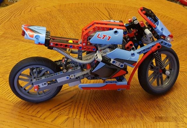 Lego Technics мотоцикл