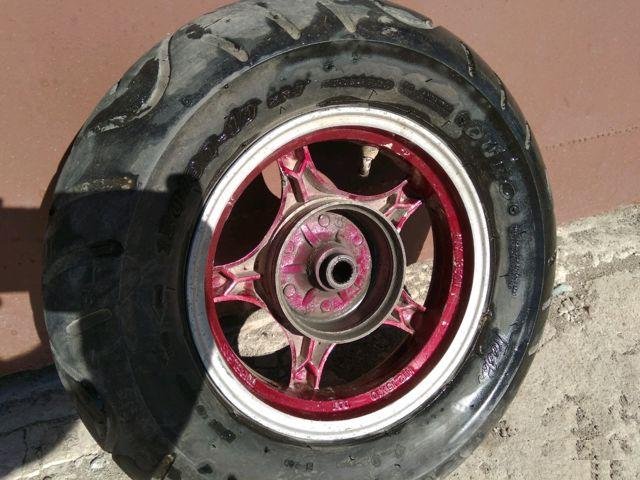 R10 Колесо для скутера с покрышкой
