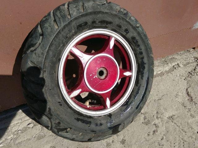 R10 Колесо для скутера с покрышкой