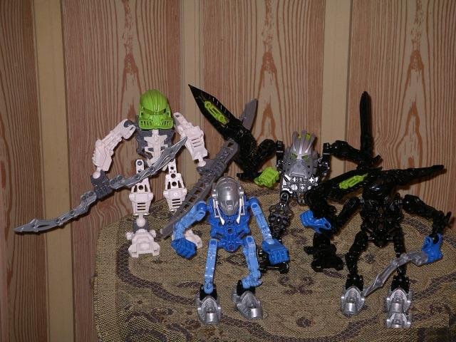 4 Бионикла и Бэтмен-мотоцикл.Игра Toys с колечками