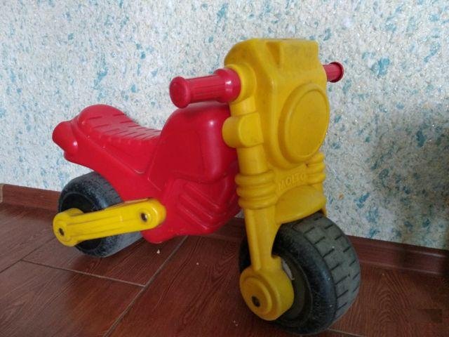 Круг для плавания, прыгун, мотоцикл