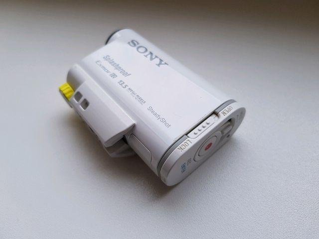 Экшн-камера Sony HDR-AS100V