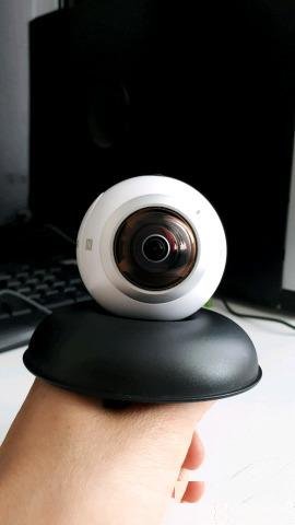 Новая видеокамера экшн SAMSUNG Gear 360 SM-C200