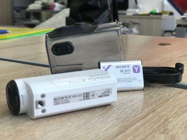 Экшн-камера Sony HDR-AZ1 + пульт ду (RM-LVR1/C)