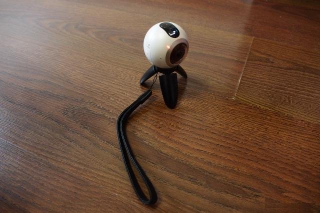Экшн-камера SAMSUNG Gear 360 SM-C200