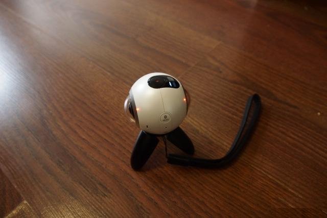 Экшн-камера SAMSUNG Gear 360 SM-C200