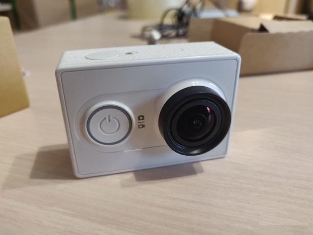 Экшн камера xiaomi yi (белая)