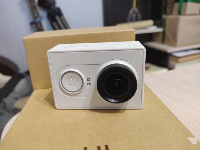 Экшн камера xiaomi yi (белая)