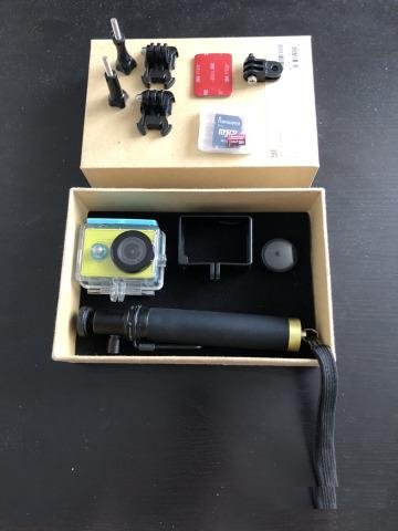 Экшн камера Xiaomi Yi, selfie stick, карта памяти