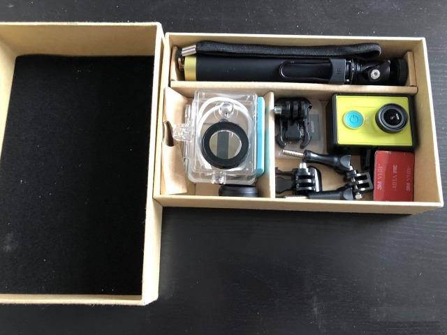 Экшн камера Xiaomi Yi, selfie stick, карта памяти