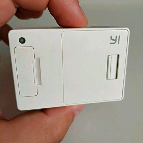 Экшн-камера Xiaomi Yi+Bluetooth selfie stick+32GB