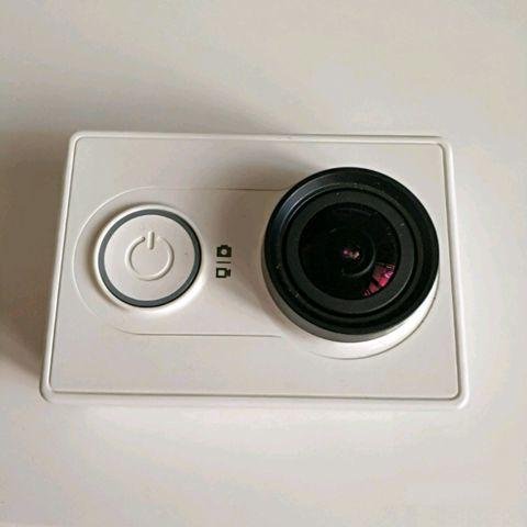 Экшн-камера Xiaomi Yi+Bluetooth selfie stick+32GB