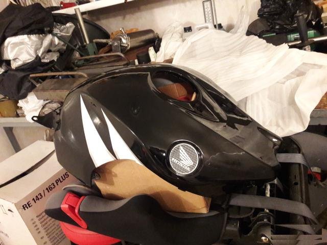 Пластик бака на honda cbr1000rr 2008-2011
