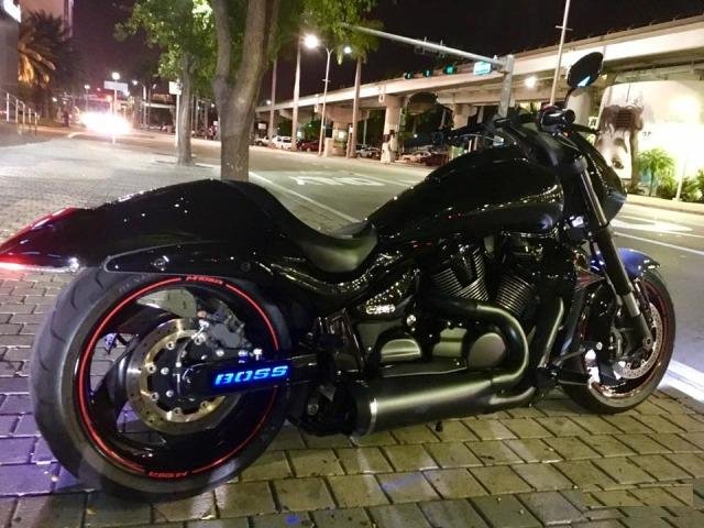 Suzuki M1800R B. O. S. S. M109R VZR Кожух Маятника