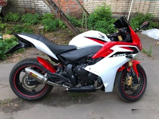 Глушитель прямоточный на мотоцикл. Akrapovic