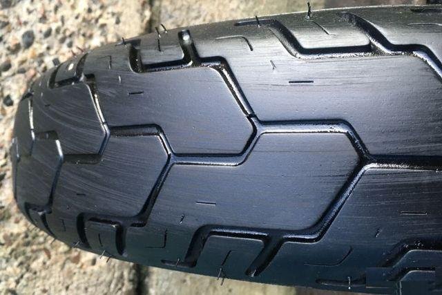 Dunlop D402 MU85B16 (140-85-16)