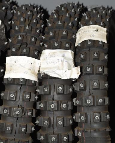 Шипованная моторезина Kings Tyre 2,75-19