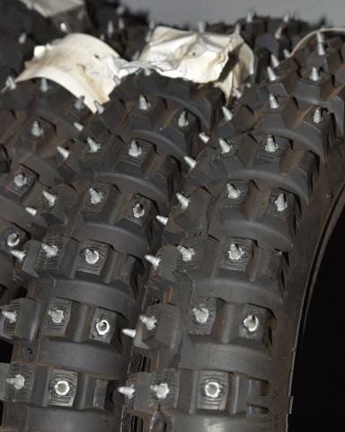 Шипованная моторезина Kings Tyre 2,75-19