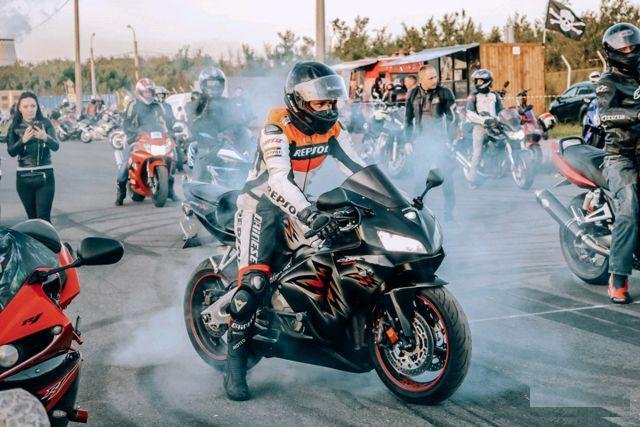 Мотокомбинезон Dainese Repsol