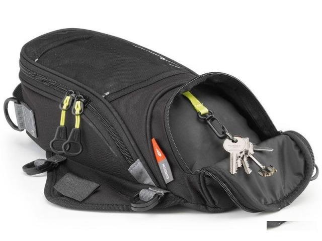 Сумка на бак мотоцикла на магнитах givi EA106B
